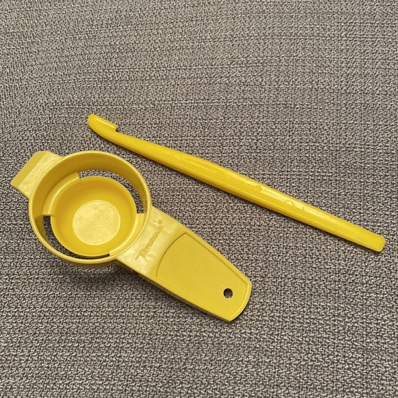 Set of 2 Vintage Tupperware YELLOW Egg Separator & Citrus Peeler - Picture 5 of 5